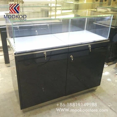 Sledujte stojan displeje