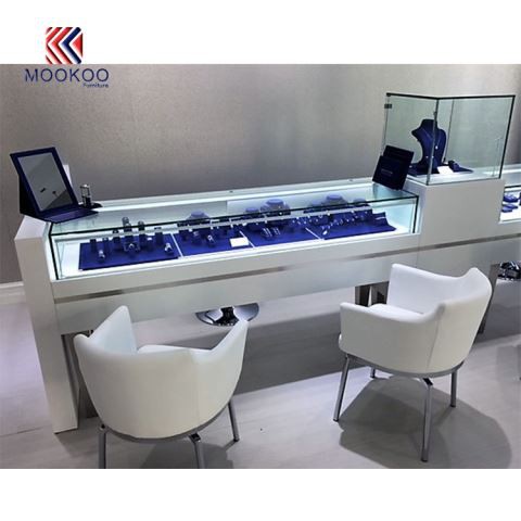 Šperky prezentují design butikového kabinetu