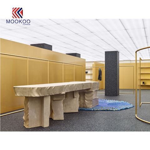 Visí oblečení displej