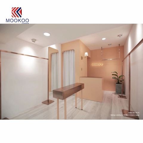 Závěsný stojan na oblečení