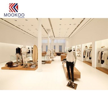 Kovový oděvní stojan