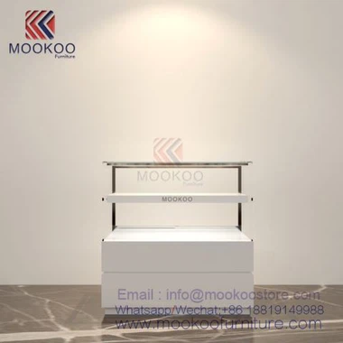 Bižuterie z bílého skla