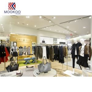 Nástěnný stojan na oblečení